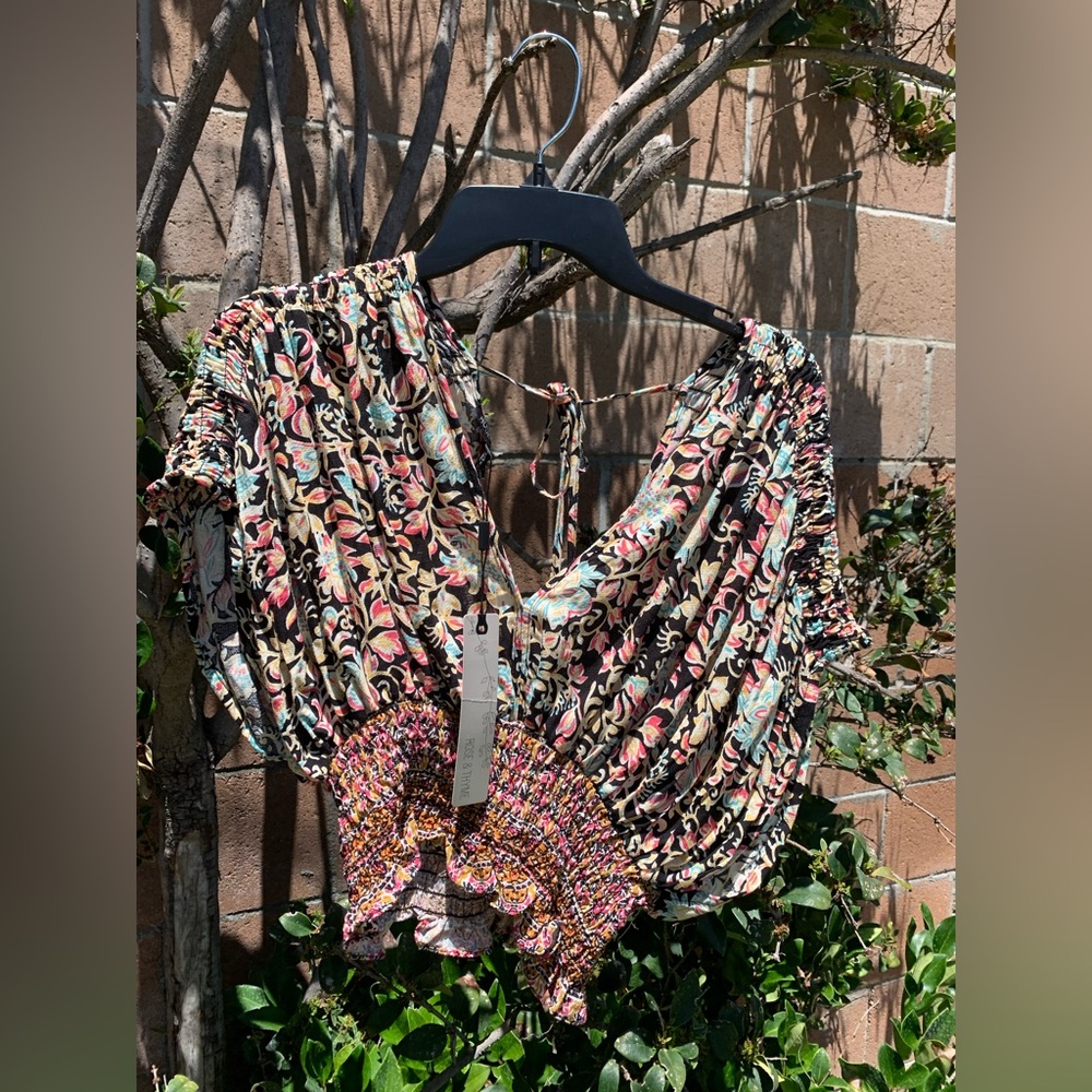 NWT - Rose & Thyme SZ Small cropped top. Black,gold,pink,blue and cream - Picture 5 of 12